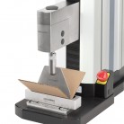 Zkušební rám F305-EM konfigurovaný pro zkoušku ohybem v bodovém směru